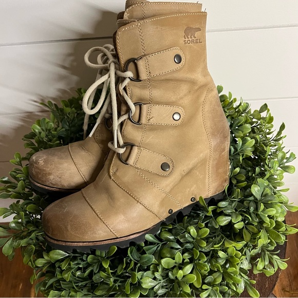 Sorel Women’s Joan of Arctic Wedge Mid Boot in Ash Brown - Picture 4 of 11